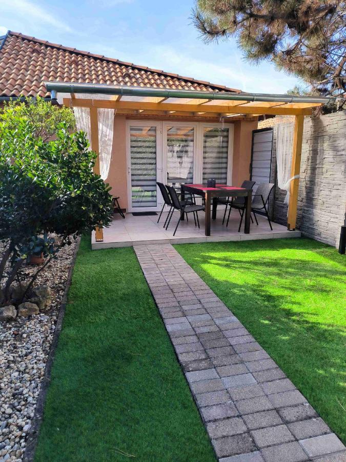 Baky House Apartamento Balatonlelle Exterior foto