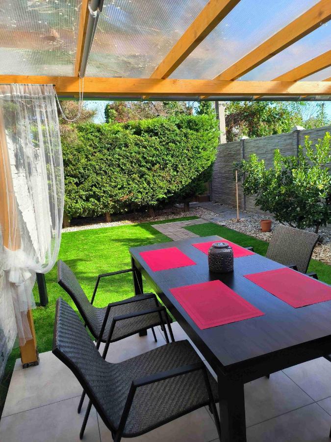 Baky House Apartamento Balatonlelle Exterior foto