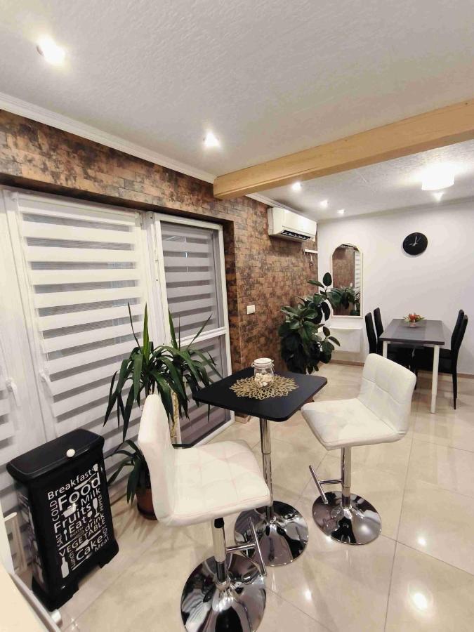 Baky House Apartamento Balatonlelle Exterior foto